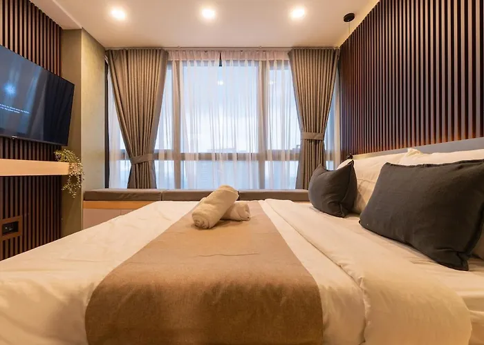 Amazing View - Cozy 1br At One Eastwood With Washer High Speed Wi-fi
